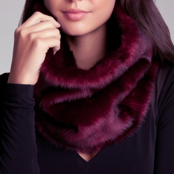 MODA ME COUTURE Accessories - BURGUNDY FAUX FUR INFINITY SCARF